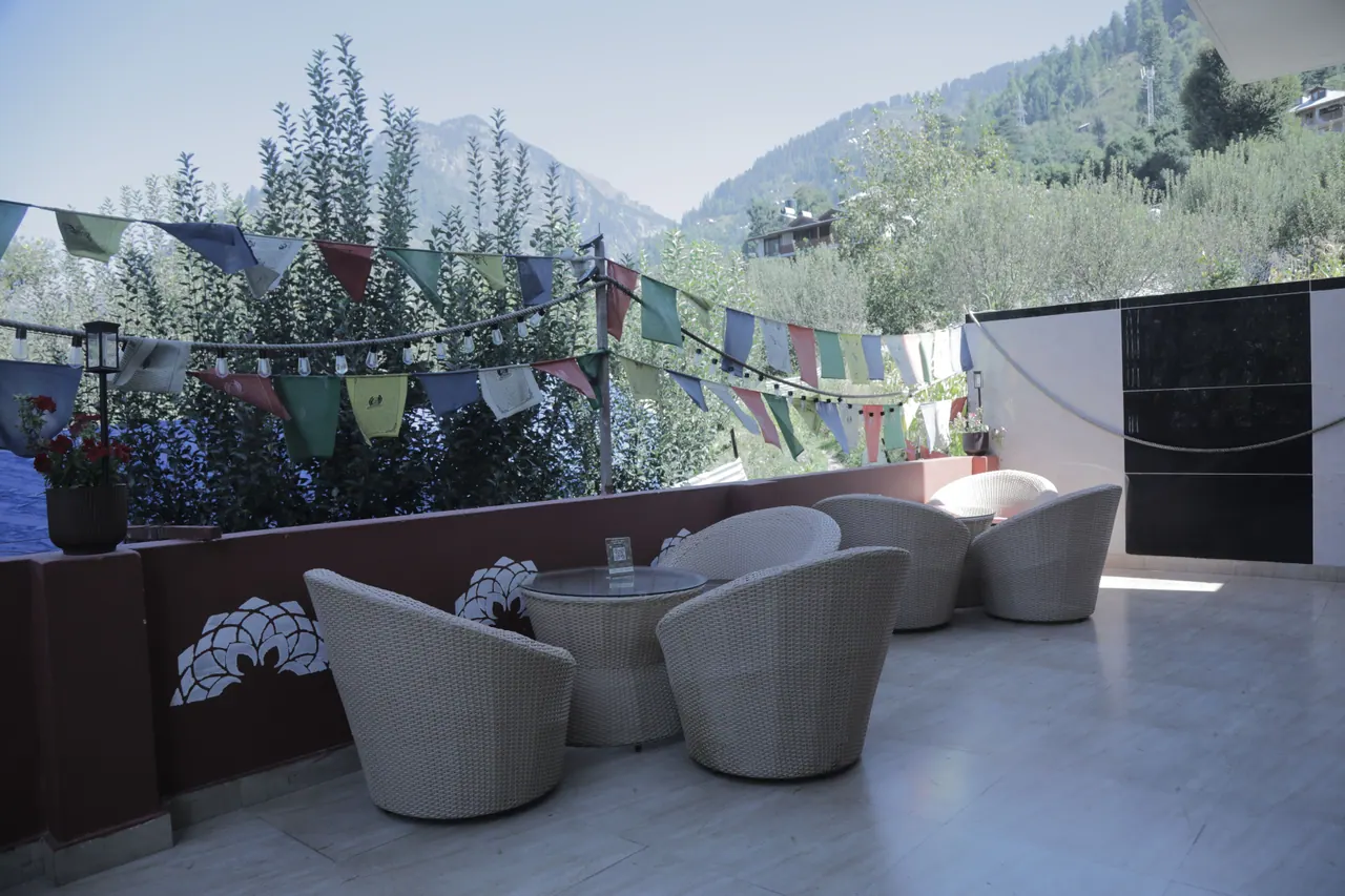 Mountain-view café terrace in Manali for couples at Bar and Cafe - Do NTHNG, HOGS Panorama